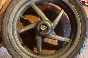 ruota anteriore e gomma aprilia sr 50
