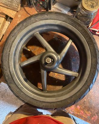 ruota anteriore e gomma aprilia sr 50