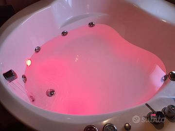 vasca idromassaggio e cromoterapia