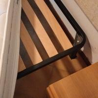 rete matrimoniale a doghe in legno ed acciaio