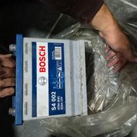 Batteria d'avviamento auto  BoschS4 002 52Ah 470A 