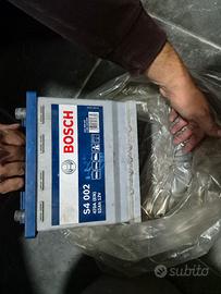 Batteria d'avviamento auto  BoschS4 002 52Ah 470A 