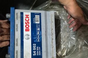 Batteria d'avviamento auto  BoschS4 002 52Ah 470A 