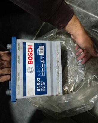 Batteria d'avviamento auto  BoschS4 002 52Ah 470A 