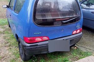 Fiat 600 berlina.