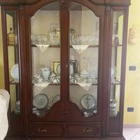 Vetrina stile classico con 2 mensole in vetro