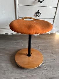 Sgabello ergonomico base ondeggiante stile Stokke