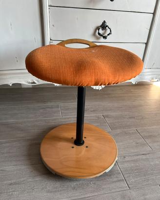 Sgabello ergonomico base ondeggiante stile Stokke