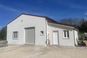 Fabbricato rustico in giardino