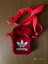 Adidas borsa a tracolla rossa