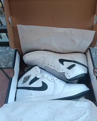 Nike Air Jordan 1 mid 