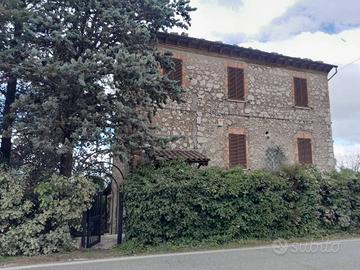 Rustico / Casale di 125 m² con 4 locali a Guardea
