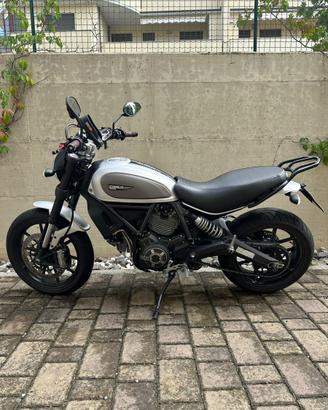 Ducati Scrambler depotenziata 800cc