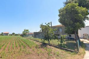 Casa di campagna indipendente /terreno edificabile