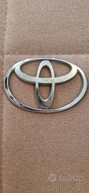 Logo Toyota originale cromato – ricambio OEM
