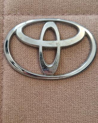 Logo Toyota originale cromato – ricambio OEM