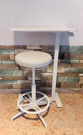 Scrivania/tavolino + sgabello regolabili