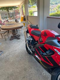 Cbr 600 f sport con molti accessori