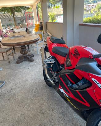 Cbr 600 f sport con molti accessori