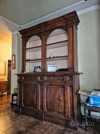 Mobile antico in castagno massello del 1600