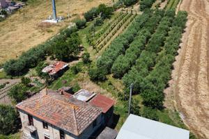 Casa indipendente con terreno in periferia