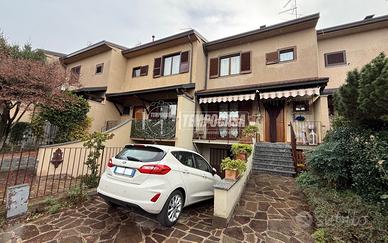 RIF. 022 - VILLA A SCHIERA CON GIARDINO