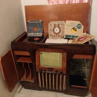 radio antica con dischi