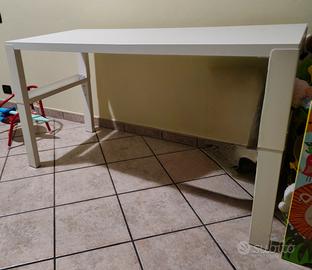 scrivania ikea