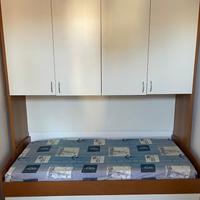 Armadio due ante battenti e letto + branda