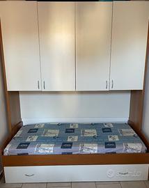 Armadio due ante battenti e letto + branda