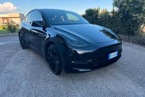 Tesla model Y   Dual motor- long range 4awd