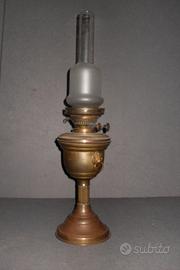 lampada a petrolio antica