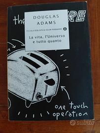 Libro Douglas Adams La vita l'universo e tutto qua