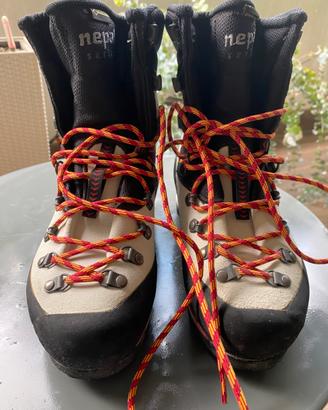 Scarponi da alpinismo La Sportiva Nepal TEGTX 38,5