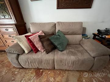DIVANO COME NUOVO