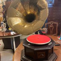 Grammofono antico a tromba