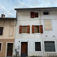 Casa in linea in centro a Pinzano
