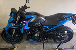 Suzuki GSX-8S Team suzuki 