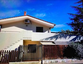 QUASANO - Trilocale con ampio terrazzo e camino
