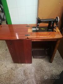 Macchina da cucire Necchi a pedale
