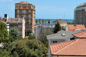 Guarda qui che meraviglia, passa in agenzia