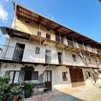 CASA SEMINDIPENDENTE A FIORANO CANAVESE