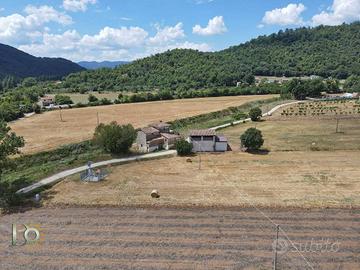 Rustico / Casale di 246 m² con più di 5 locali e b
