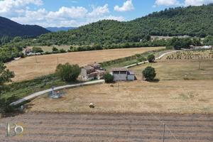 Rustico / Casale di 246 m² con più di 5 locali e b