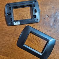 100 Supporti + placche prese elettriche