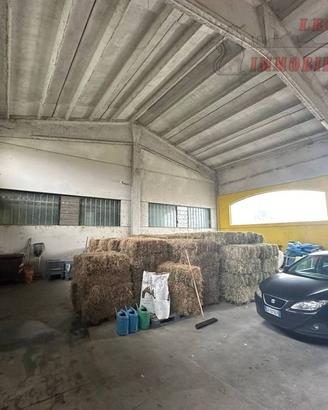 Immobile di 1230 m² con 3 locali a Sant'Alessio co