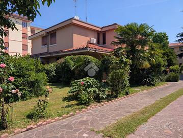 PORZIONE DI BIFAMILIARE A TREVISO