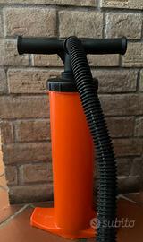 Pompa a mano a doppia azione