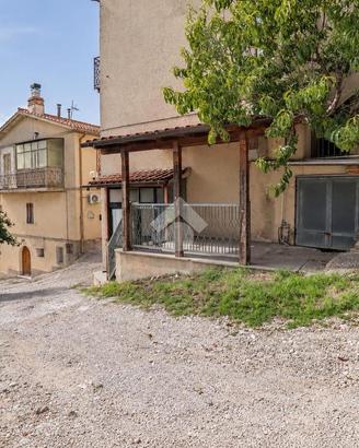 4 LOCALI A STRONCONE
