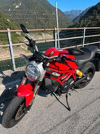Moto ducati monster 797